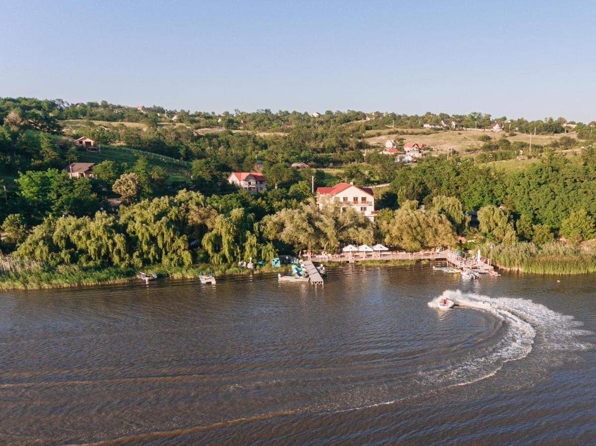 Enpi Lake Resort Iasi Bagian luar foto