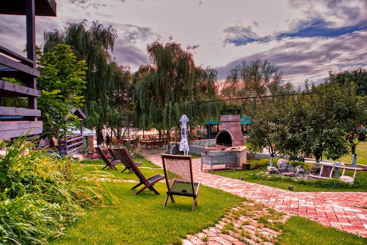 Enpi Lake Resort Iasi Bagian luar foto