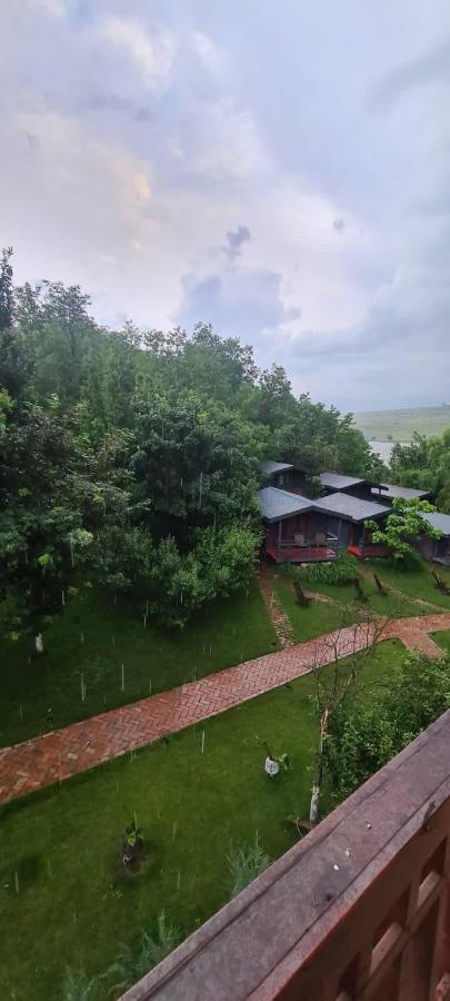 Enpi Lake Resort Iasi Bagian luar foto