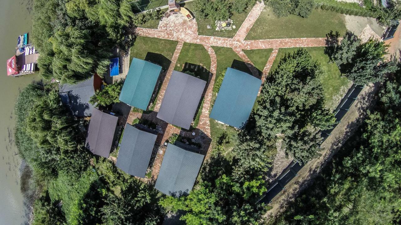 Enpi Lake Resort Iasi Bagian luar foto