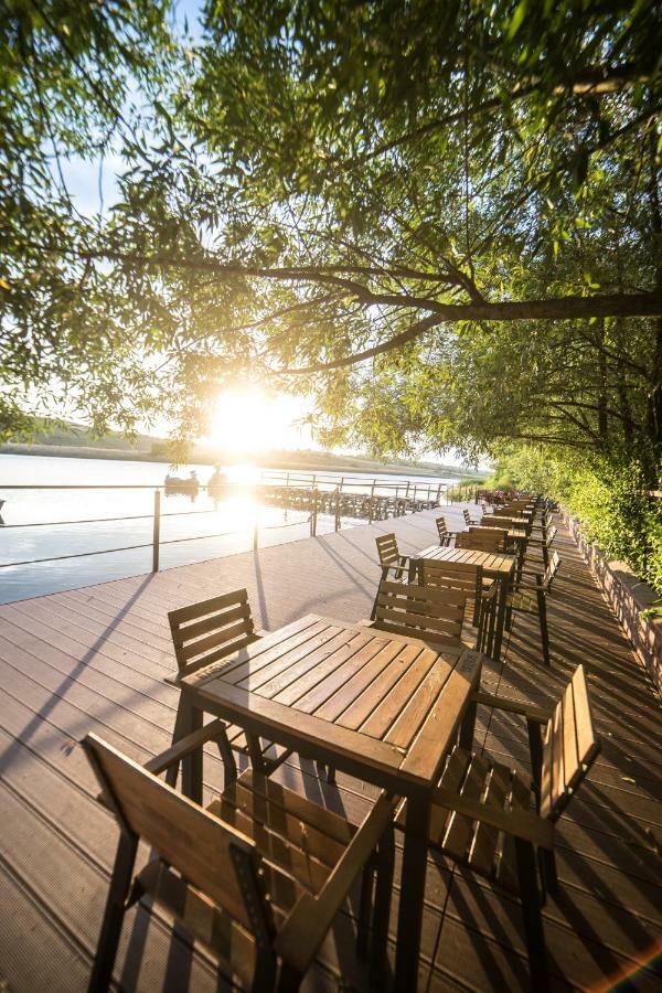 Enpi Lake Resort Iasi Bagian luar foto