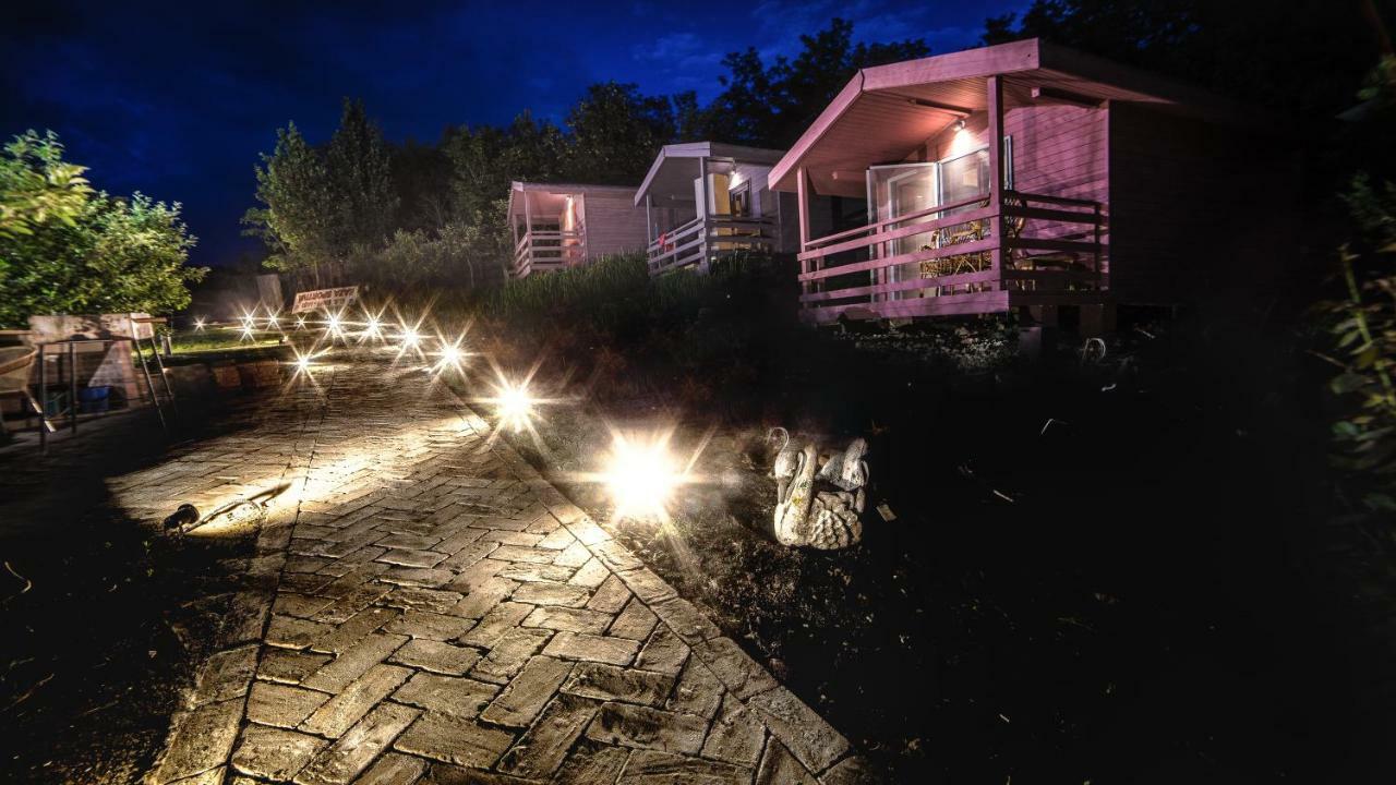 Enpi Lake Resort Iasi Bagian luar foto