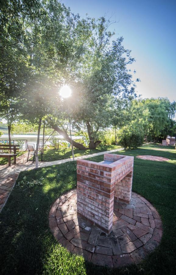Enpi Lake Resort Iasi Bagian luar foto